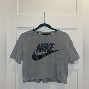 Nike Women’s Cropped Tee-Shirt